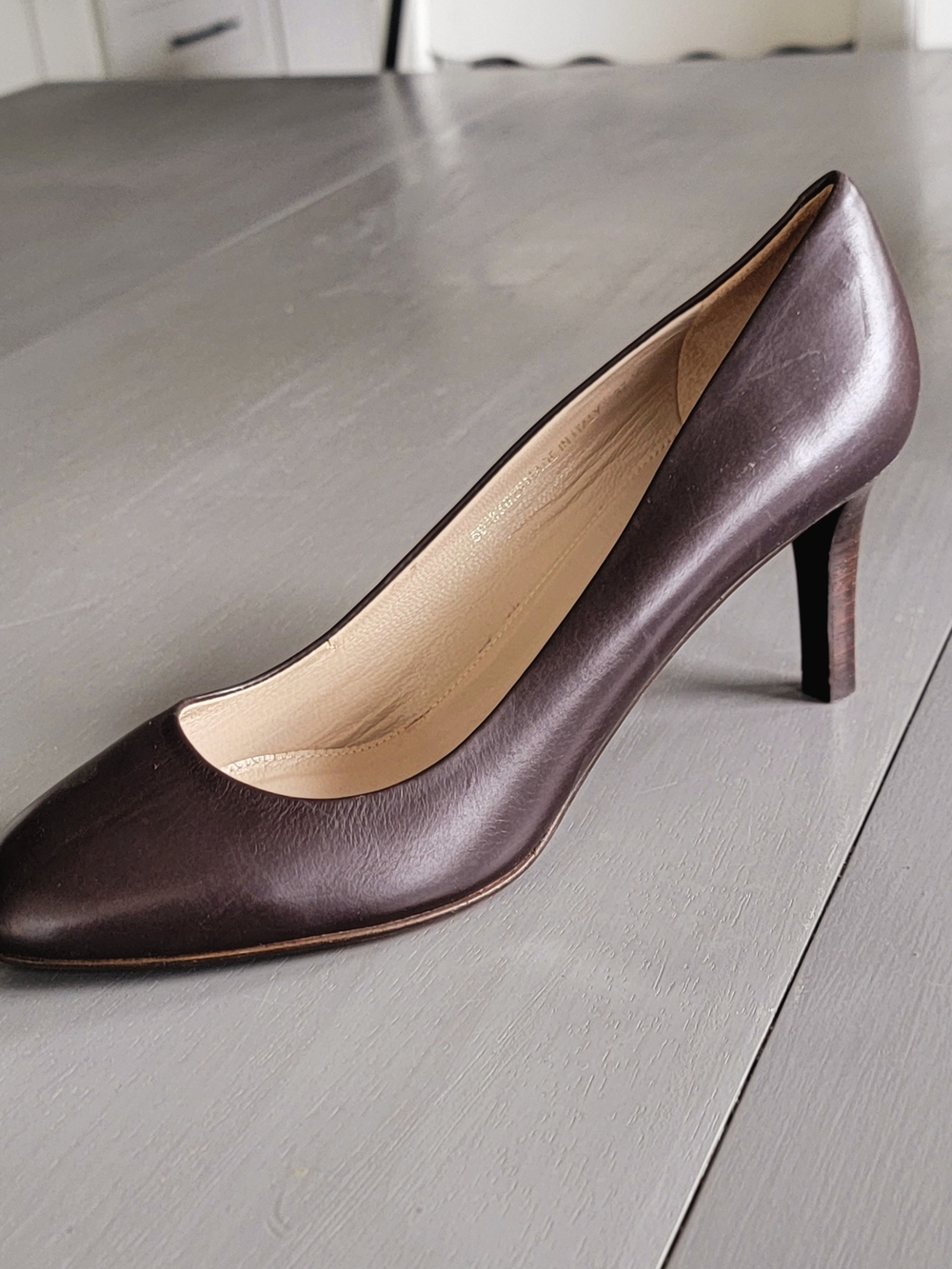 Título para Poshmark
BOSS Hugo Boss Brown Leather Pumps Heels Made in Italy 37.